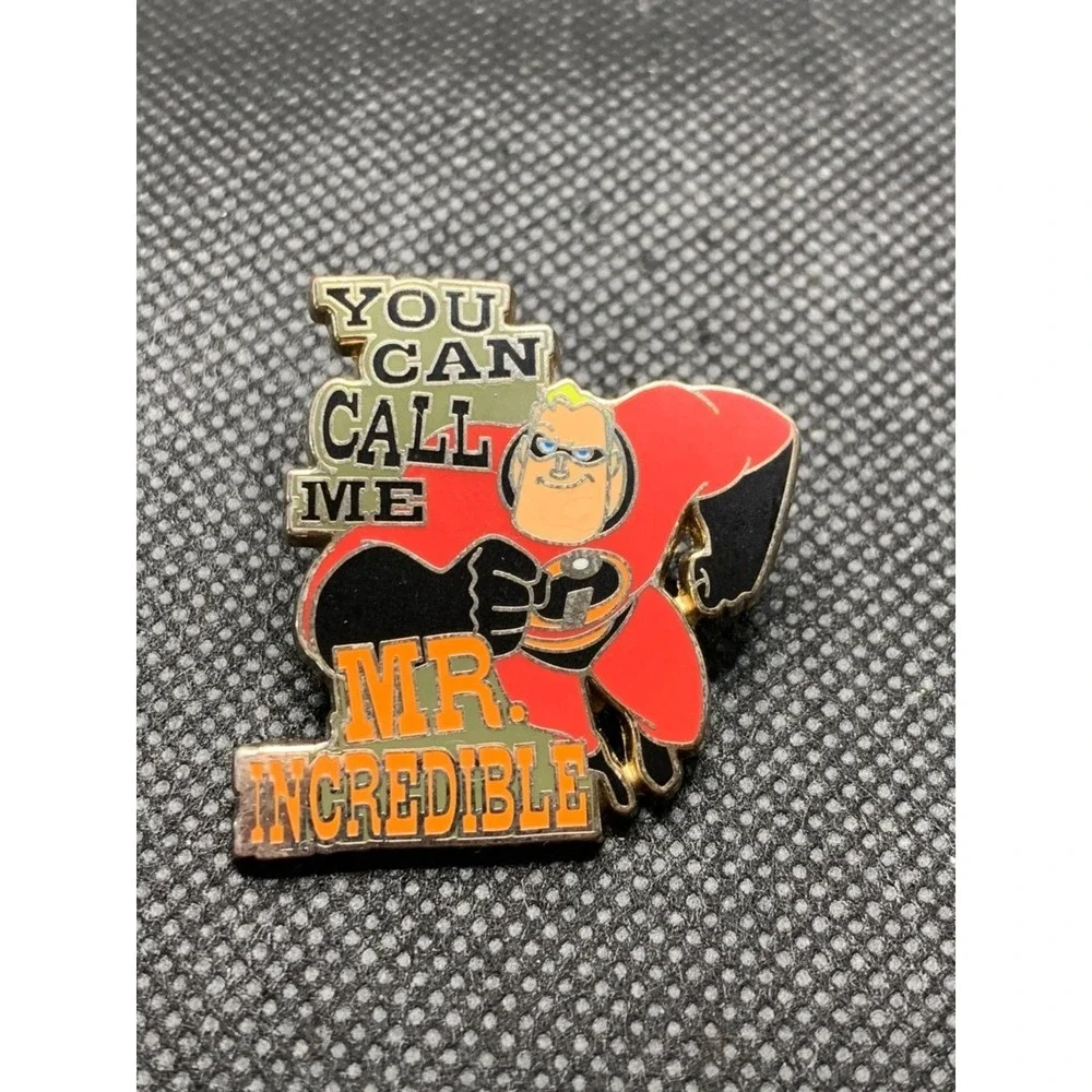 NWT 2015 Pixar Mr. Incredible Mrs. Incredible 2 Disney pin set card super hero